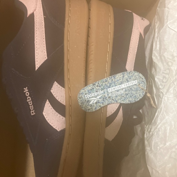 Reebok woman’s Sneaker 6.5 (navy blue,light pink,tan) - Picture 2 of 12